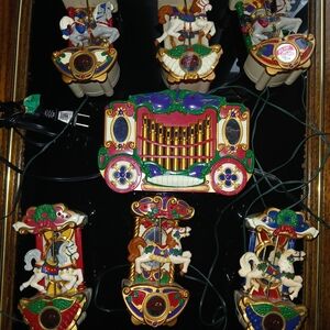 Mr.Christmas Vintage Festive Carousel Holiday Decor Set